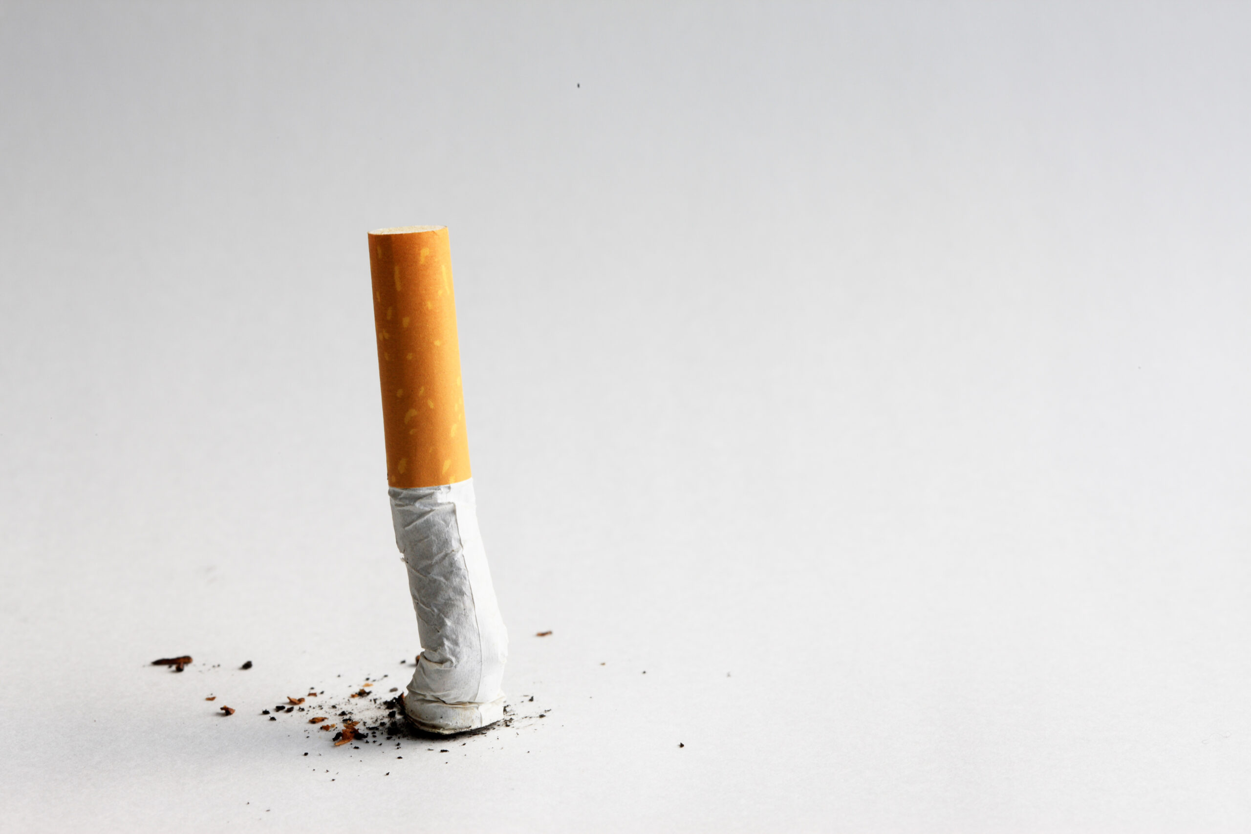 タバコを吸うと虫歯や歯周病になりやすくなる？